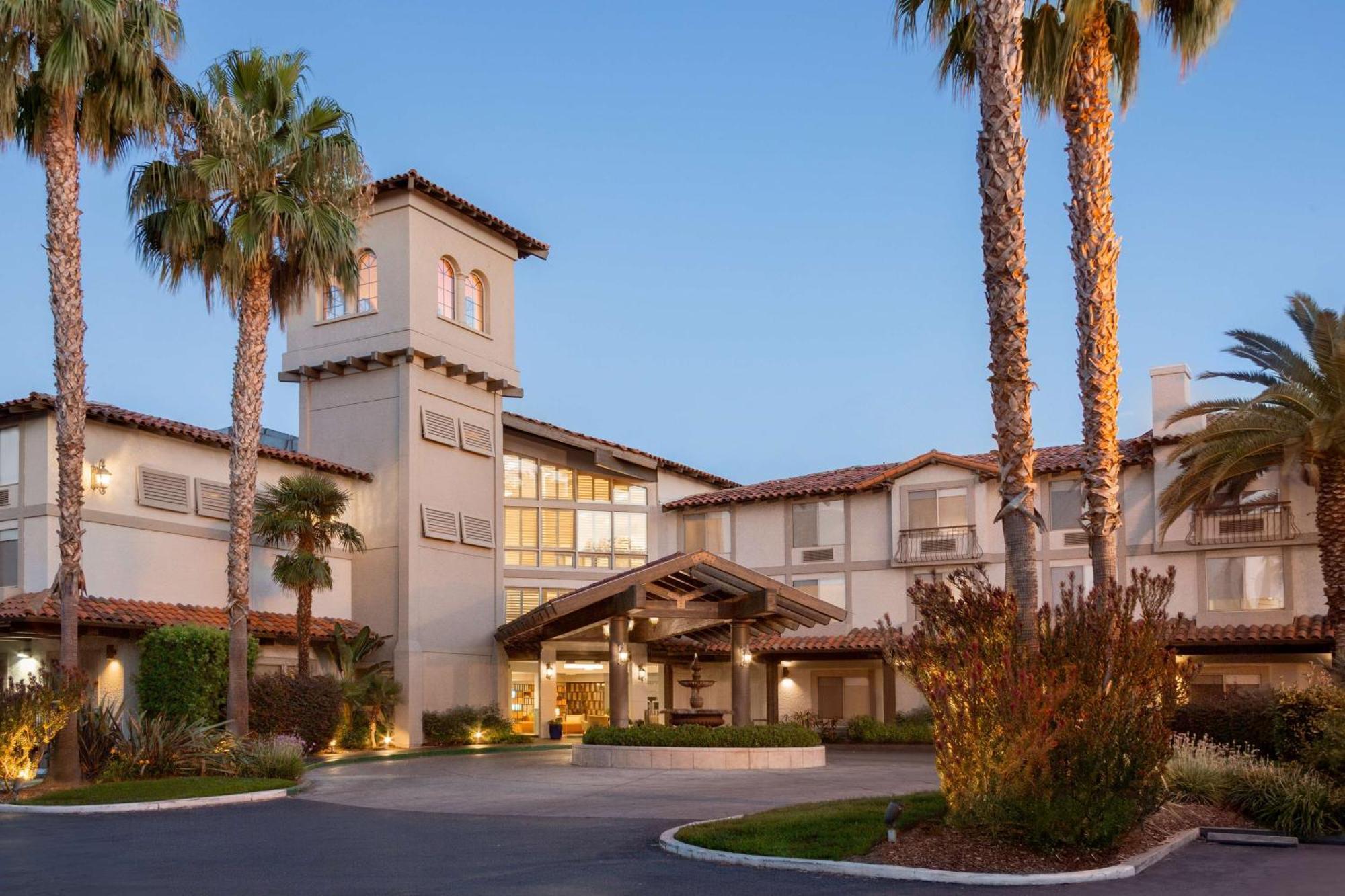 Doubletree By Hilton Campbell - Pruneyard Plaza Exterior photo